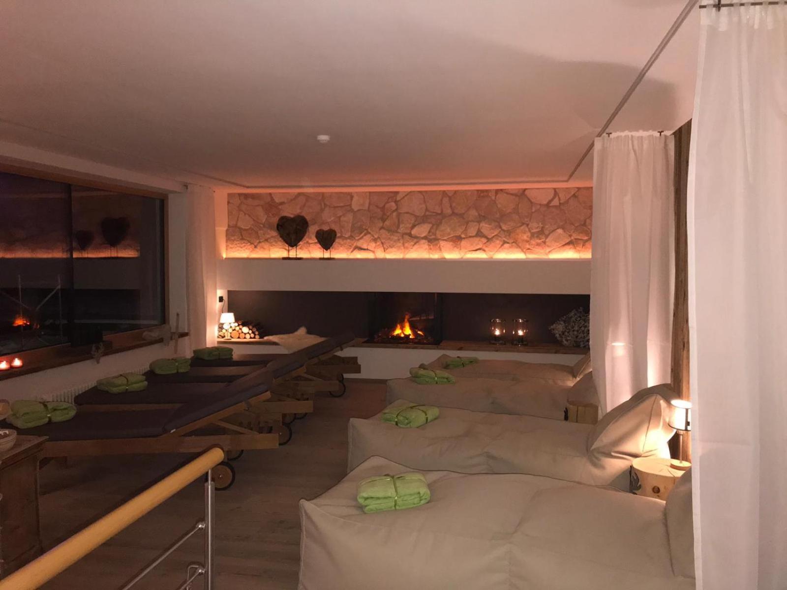 Hotel Ciasa Ai Pini San Cassiano  Bagian luar foto