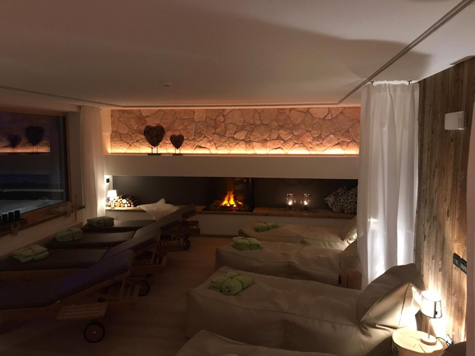 Hotel Ciasa Ai Pini San Cassiano  Bagian luar foto
