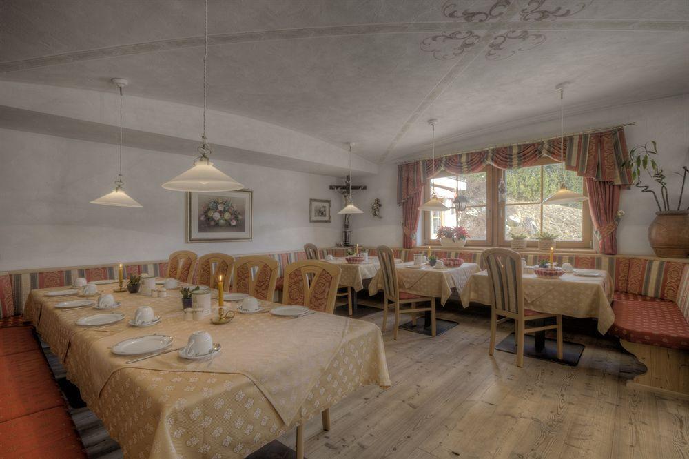 Hotel Ciasa Ai Pini San Cassiano  Bagian luar foto
