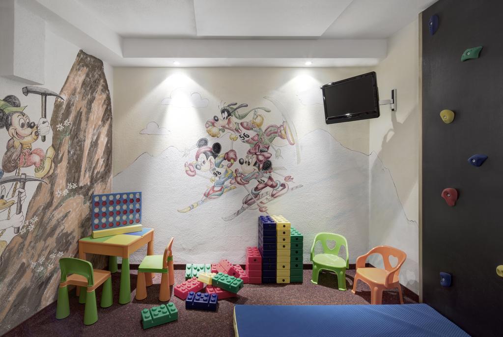 Hotel Ciasa Ai Pini San Cassiano  Bagian luar foto