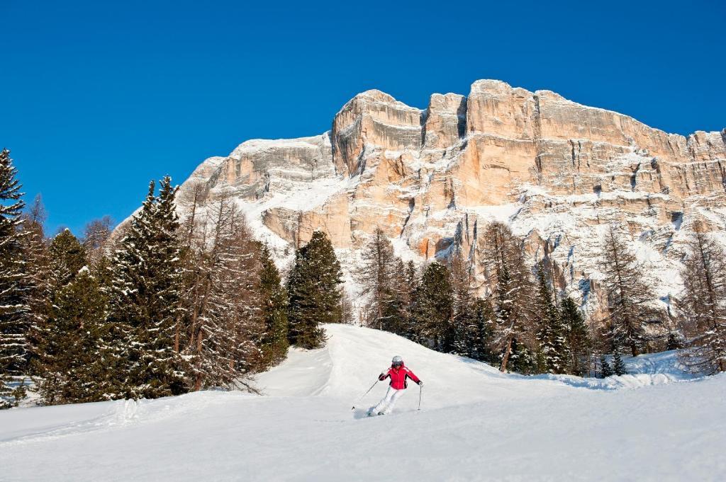 Hotel Ciasa Ai Pini San Cassiano  Bagian luar foto