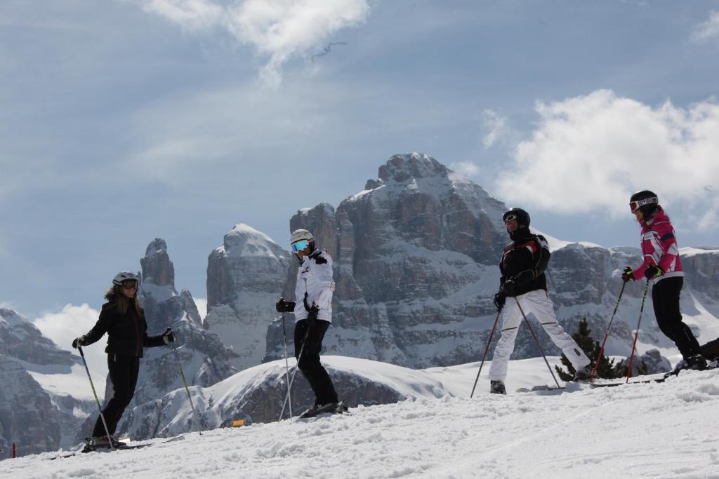Hotel Ciasa Ai Pini San Cassiano  Bagian luar foto