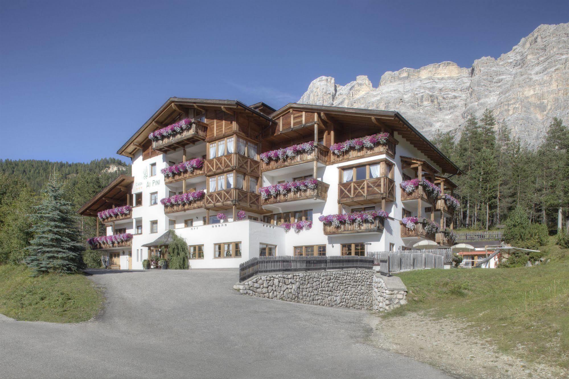 Hotel Ciasa Ai Pini San Cassiano  Bagian luar foto