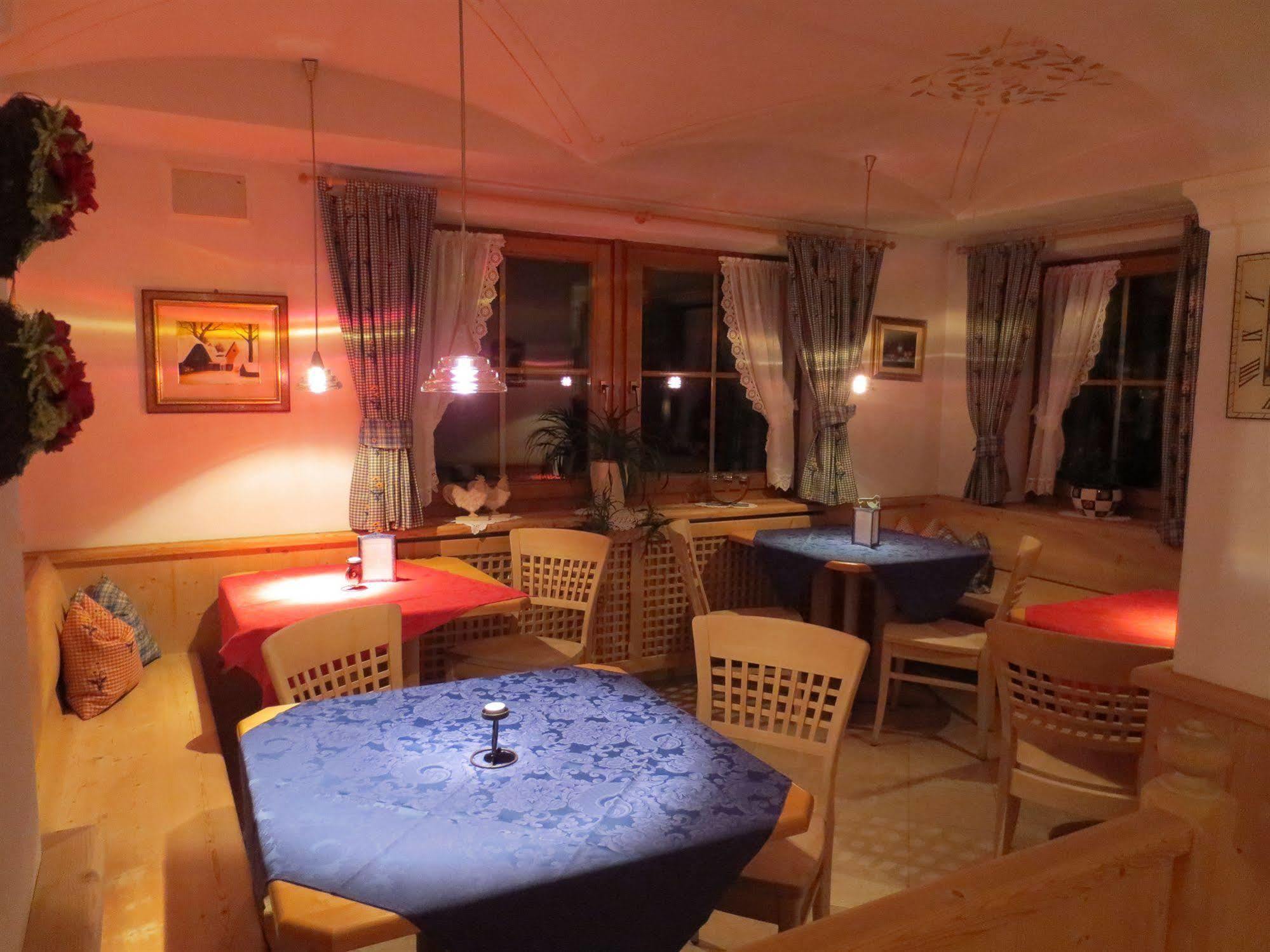 Hotel Ciasa Ai Pini San Cassiano  Bagian luar foto