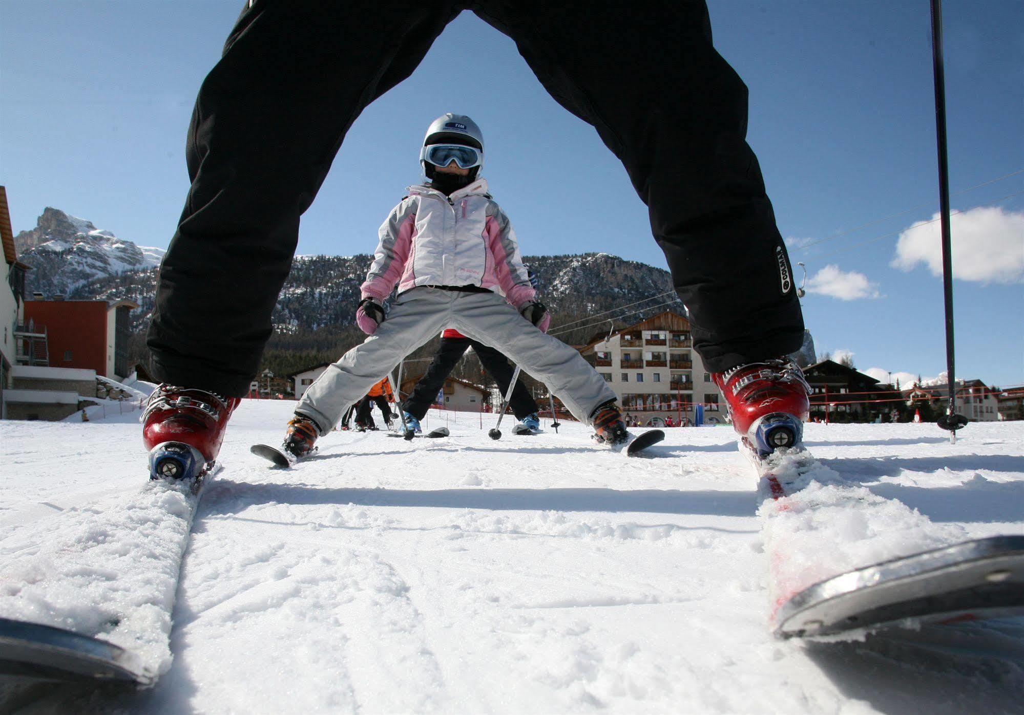 Hotel Ciasa Ai Pini San Cassiano  Bagian luar foto