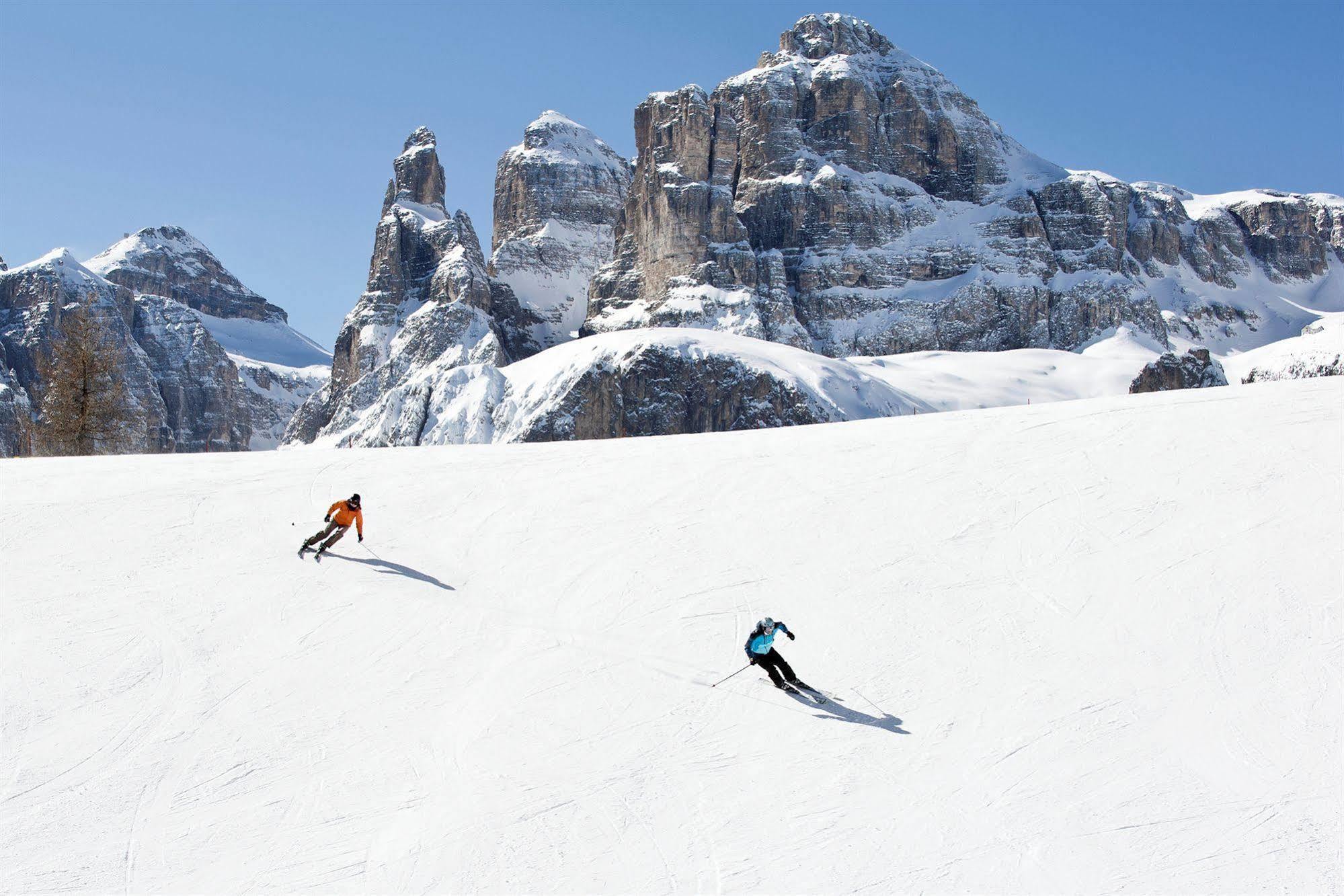 Hotel Ciasa Ai Pini San Cassiano  Bagian luar foto