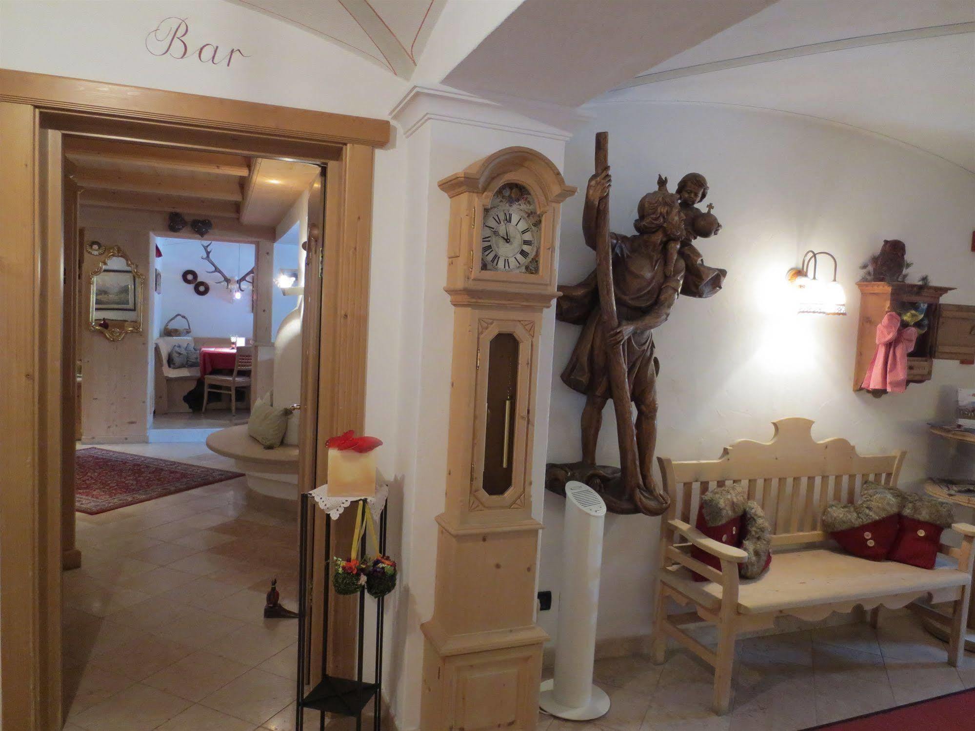 Hotel Ciasa Ai Pini San Cassiano  Bagian luar foto