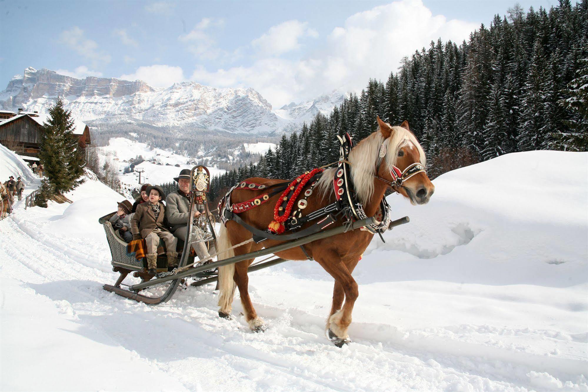 Hotel Ciasa Ai Pini San Cassiano  Bagian luar foto